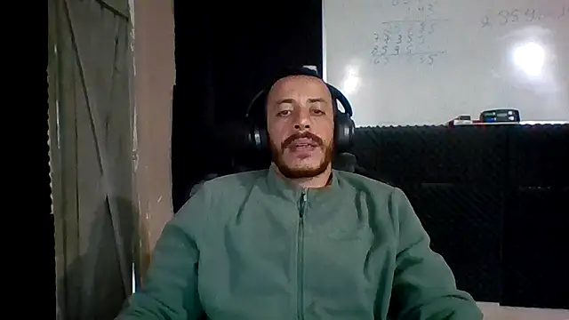 Snapshot of MachoScorpionCaralho chatting on April 24, 2026, 8:00 pm MachoScorpionCaralho online show from April 24, 2026, 8:00 pm