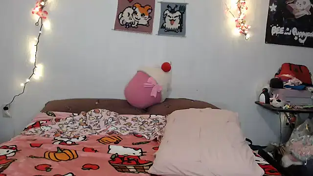 Cupcakecutie449 online show from October 23, 2025, 7:18 am