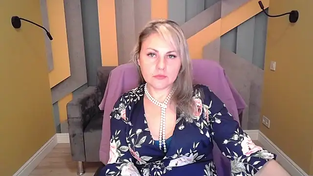 Candy Long online show from November 7, 2025, 6:24 am