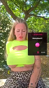Jassy Foxy online show from June 26, 2026, 4:22 pm