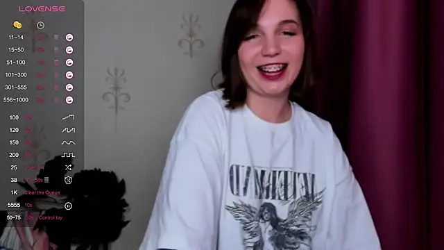 KindHazelHere  online show from February 14, 2025, 9:32 pm