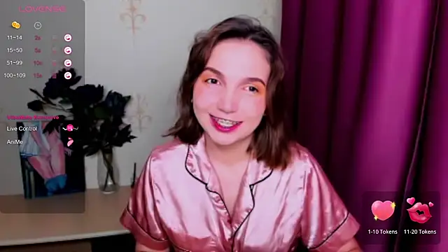 KindHazelHere  online show from September 12, 2025, 5:24 pm