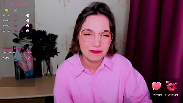 KindHazelHere  online show from September 29, 2025, 9:30 pm