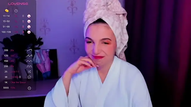 KindHazelHere  online show from October 29, 2025, 10:39 am