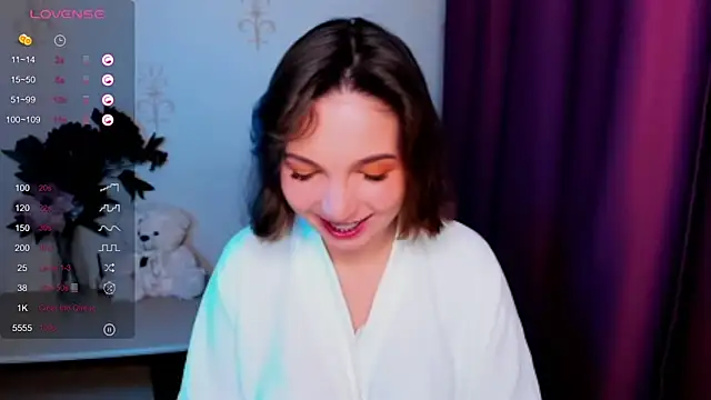 KindHazelHere  online show from November 18, 2025, 9:14 am