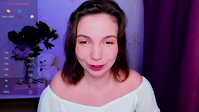 KindHazelHere  online show from April 11, 2026, 11:20 pm