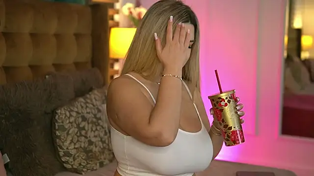 SophieBoobsX online show from November 15, 2025, 6:55 am