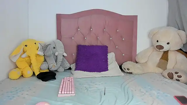 Snapshot of LittleAngelx chatting on May 23, 2026, 3:56 am LittleAngelx online show from May 23, 2026, 3:56 am