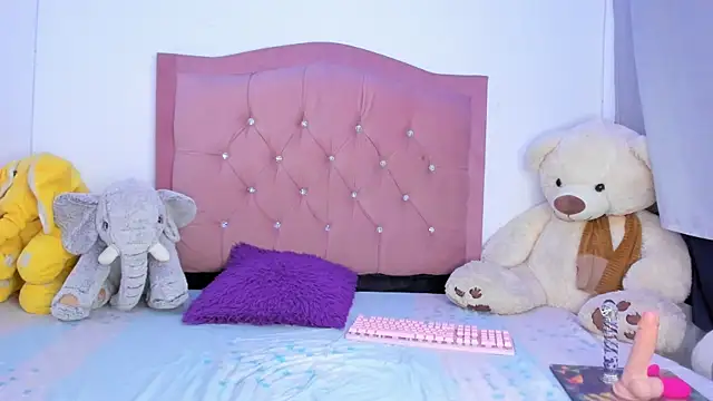 Snapshot of LittleAngelx chatting on May 29, 2026, 4:10 am LittleAngelx online show from May 29, 2026, 4:10 am