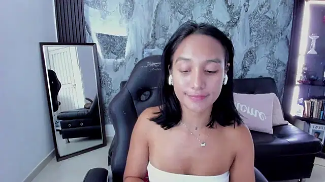 Nanami 19 online show from February 27, 2026, 6:52 pm