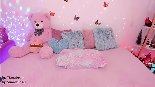 Zara uwu  online show from March 4, 2025, 3:26 pm