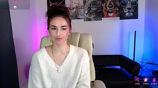 xx adrihanna xx online show from February 19, 2025, 6:00 pm