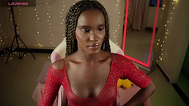 LuanaRisque online show from April 16, 2026, 11:18 pm