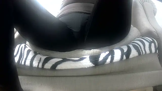 Web Lady online show from March 16, 2025, 3:17 pm