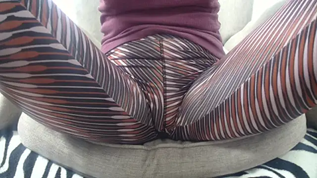 Web Lady online show from November 17, 2025, 7:25 am