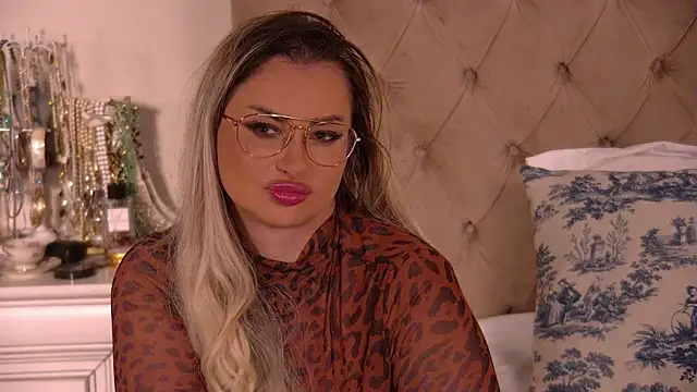 Denisse Perry online show from March 2, 2026, 12:13 am