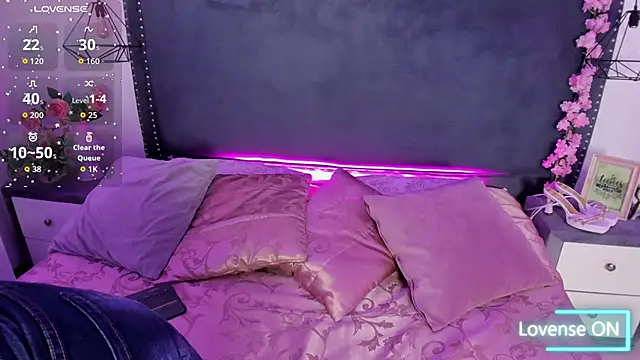 AmyMasson online show from December 3, 2025, 2:04 pm