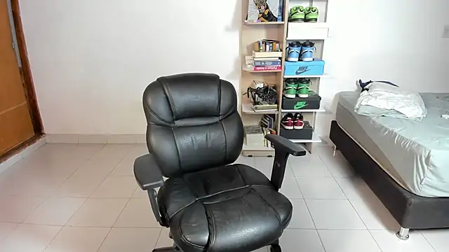 imtonny19 online show from September 14, 2025, 2:44 am