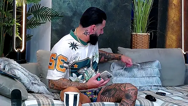 masterkingofmusclee online show from November 11, 2025, 7:30 am