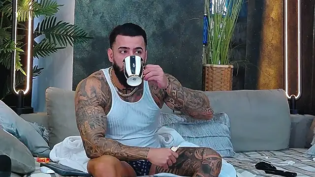 masterkingofmusclee online show from November 13, 2025, 9:08 am