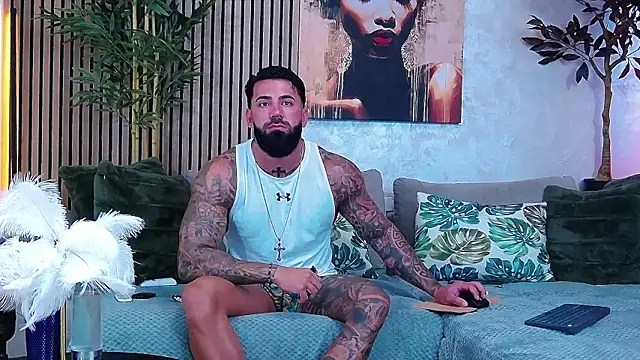 Snapshot of masterkingofmusclee chatting on June 15, 2026, 8:27 am masterkingofmusclee online show from June 15, 2026, 8:27 am
