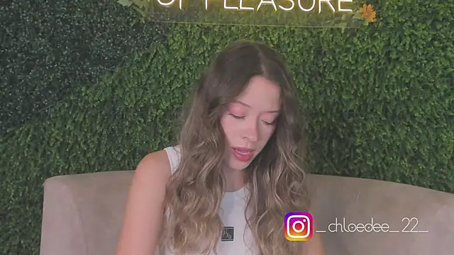 chloe d online show from October 17, 2025, 11:24 am