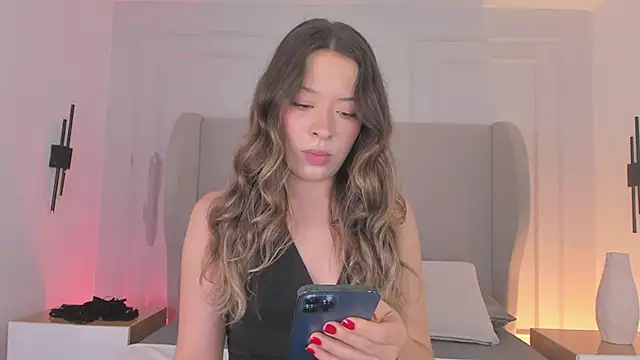 chloe d online show from November 26, 2025, 1:01 pm