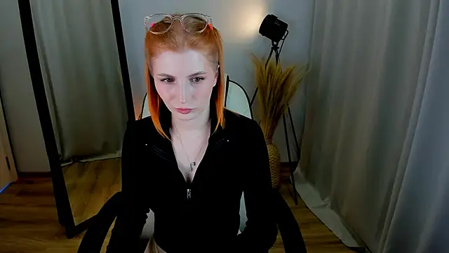 Mira  Blush online show from March 8, 2025, 12:41 pm