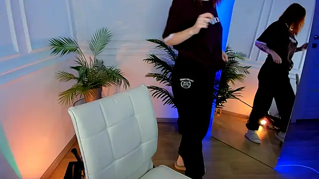 Mira  Blush online show from November 16, 2025, 8:47 pm