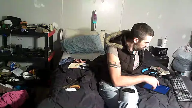 Bi curious86 online show from November 3, 2025, 4:47 am