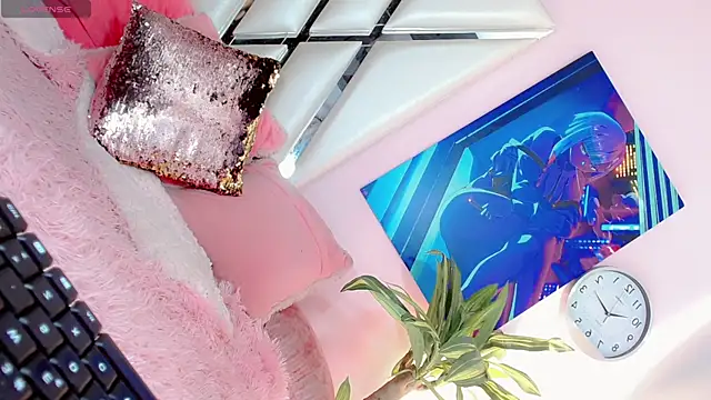 Hannahsmit online show from December 29, 2024, 4:19 pm