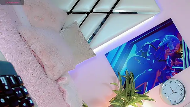 Hannahsmit online show from January 18, 2025, 12:57 am