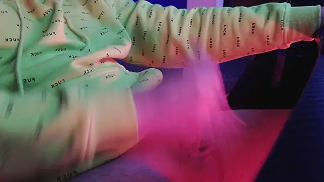 auilein online show from February 1, 2025, 9:40 pm