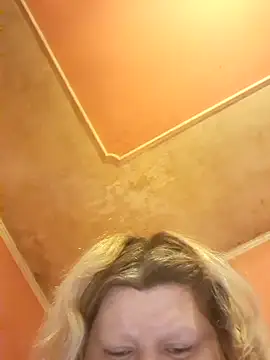 ducicsajsziii online show from April 4, 2026, 7:00 pm