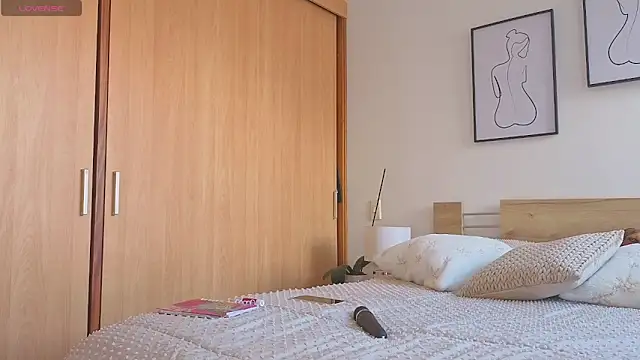 sweet sophia90s online show from December 17, 2025, 3:40 pm