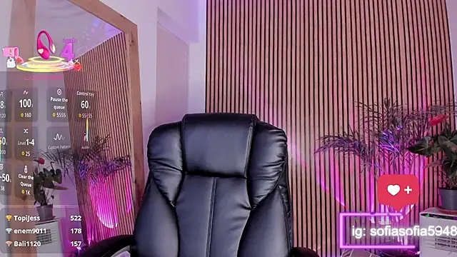 sofiah  online show from October 11, 2025, 7:01 pm