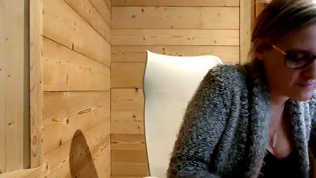 Madame Callie online show from December 1, 2025, 4:01 pm