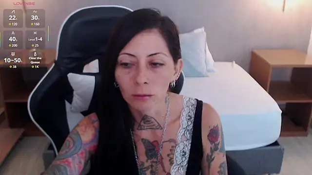 dark gotica online show from December 22, 2025, 12:24 pm