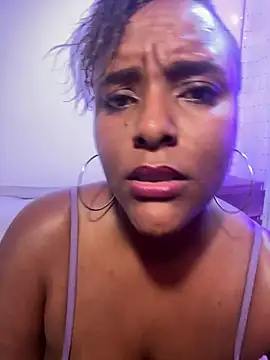 Snapshot of DianaBrownXX chatting on July 18, 2026, 12:48 am DianaBrownXX online show from July 18, 2026, 12:48 am