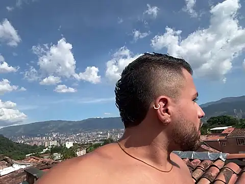 Juan Castano online show from January 15, 2025, 8:05 pm