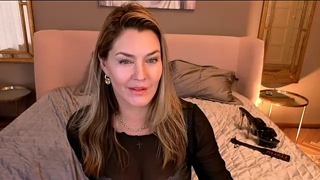 Snapshot of Adele_Russo chatting on August 1, 2026, 5:23 pm Adele Russo online show from August 1, 2026, 5:23 pm