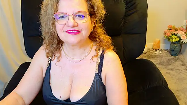 Snapshot of maggiemilff chatting on May 18, 2026, 3:35 am maggiemilff online show from May 18, 2026, 3:35 am