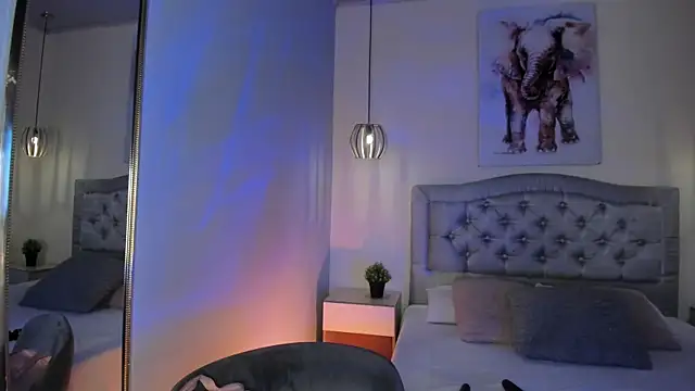 ayshel   online show from December 17, 2025, 11:00 pm