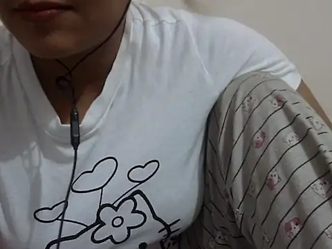 shekira99 online show from October 27, 2025, 7:40 pm