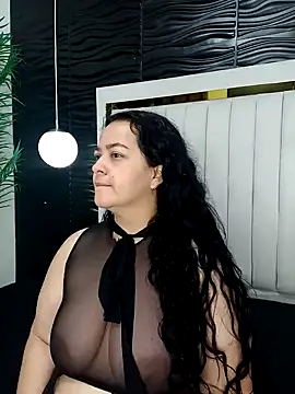 lucia vonne  online show from February 12, 2025, 11:40 am