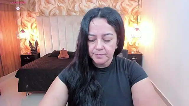 lucia vonne  online show from February 5, 2026, 6:45 pm