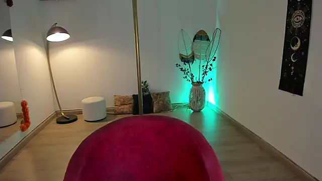 Kat Art online show from December 24, 2024, 2:43 am