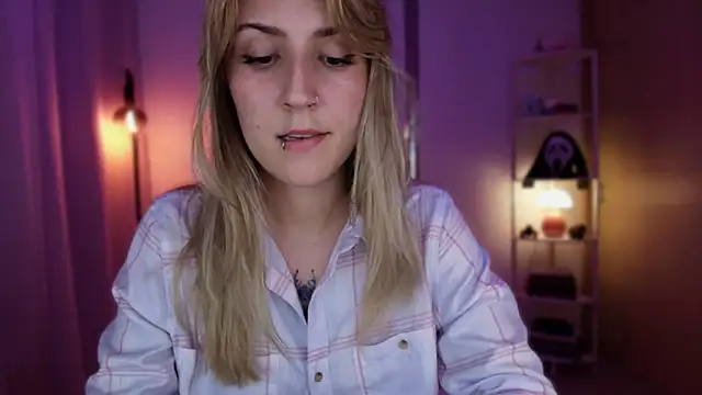 Snapshot of Dakotaa_ chatting on April 4, 2026, 12:53 am Dakotaa online show from April 4, 2026, 12:53 am