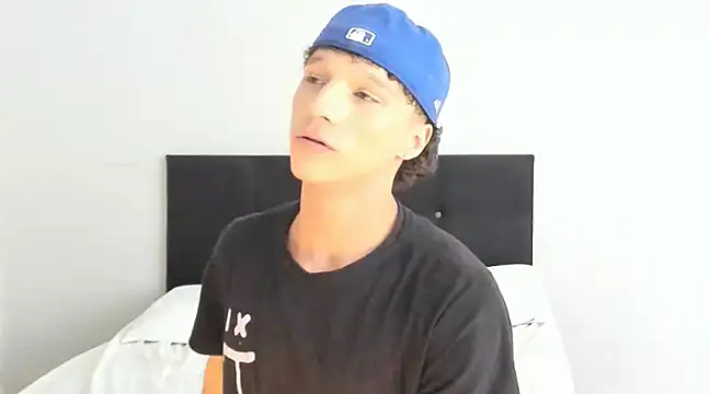 Snapshot of angelcortes chatting on March 11, 2025, 9:15 pm angelcortes online show from March 11, 2025, 9:15 pm