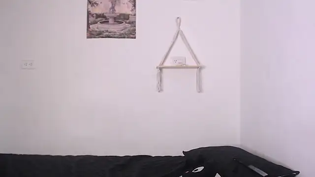 yungelitamor  online show from January 24, 2025, 4:48 am